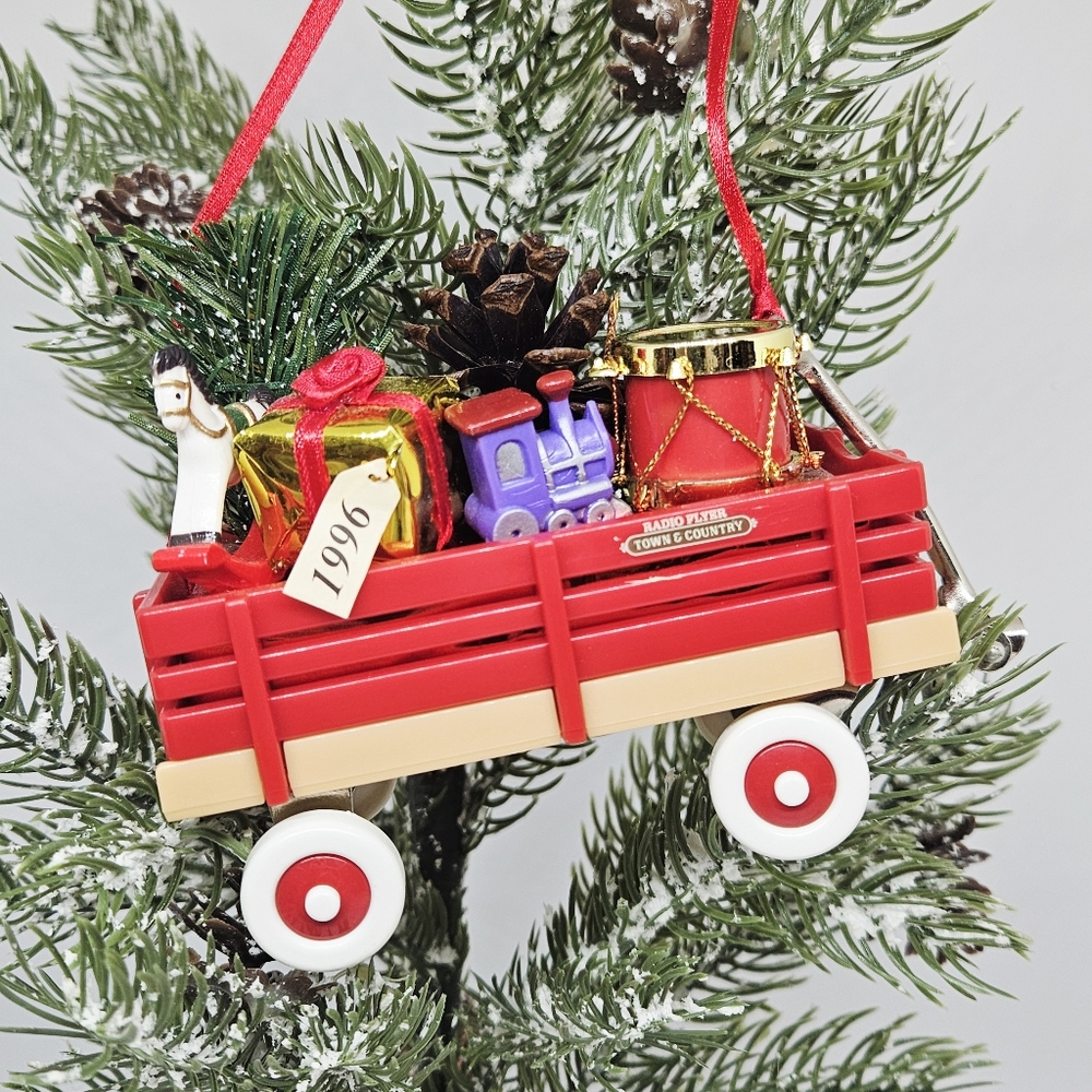 Radio Flyer - Town & Country Red Wagon Christmas Tree Ornament - 1996